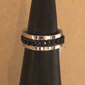 3/$20 Fidget Spinner Ring. Black tone chain band. Size 9
